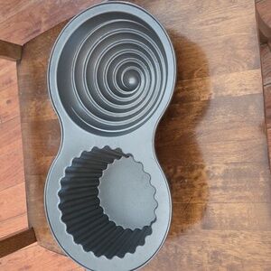 Wilton Giant 3-D Cupcake Pan Cup Cake Birthday Baking